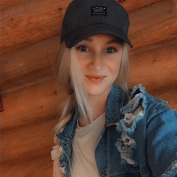 Meet your Posher, Kendra - Picture 1 of 1